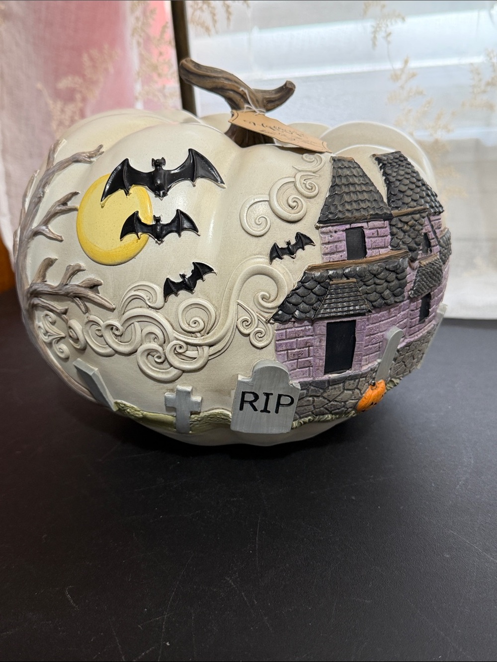Hallow’s Eve Halloween house and bats 🦇 pumpkin decor